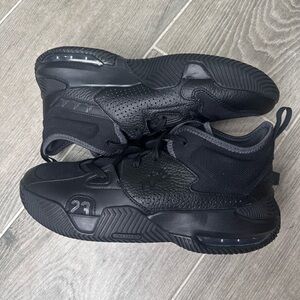 Jordan Stay Loyal 2
Black Metallic Silver